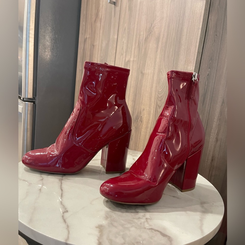 Steve Madden red pumps